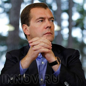 Медведев поручил составить список недобросовестных застройщиков