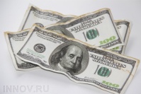Рубль продолжает давить доллар и евро